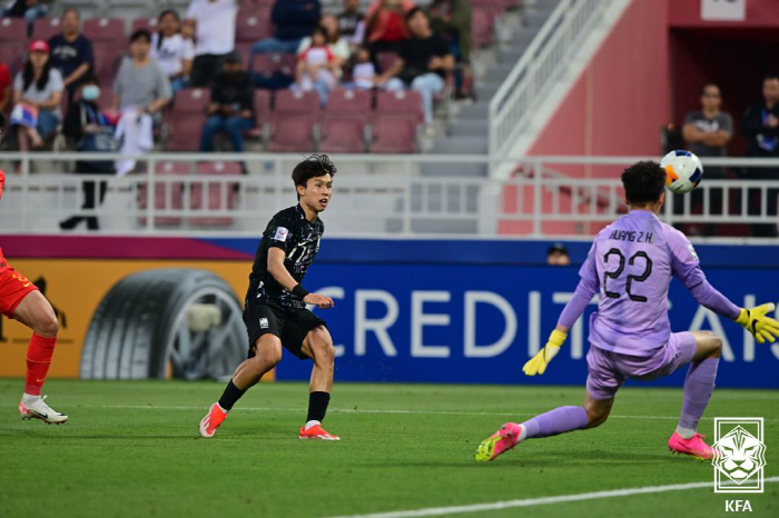  Coach Hong Myung-bo is planning to experiment with three-back against Brazil. Son Heung-min is playing the role of captain