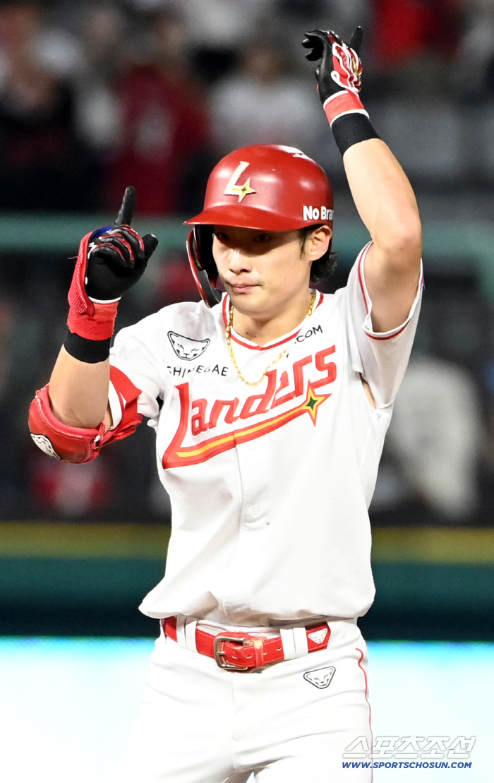  Jihoon Choi's come-from-behind RBI double explodes.