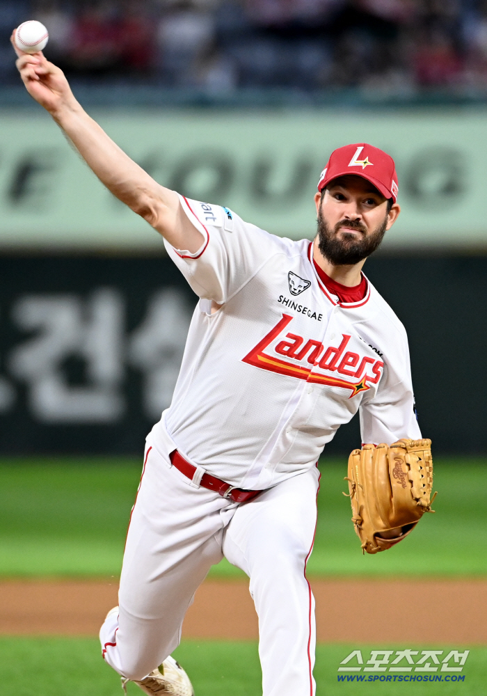  SSG starter Anderson's hard throw