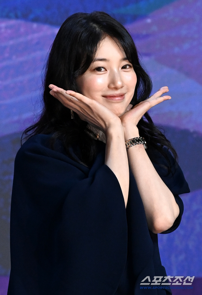  Suzy, make a flower cup with her shining beauty