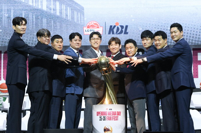 Run for the champion The winner, Konjae Changwon LG vs Super Team Busan KCC...Men's professional basketball fanfare on October 3