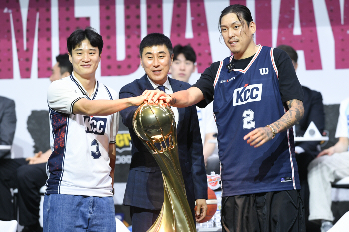 Run for the champion The winner, Konjae Changwon LG vs Super Team Busan KCC...Men's professional basketball fanfare on October 3