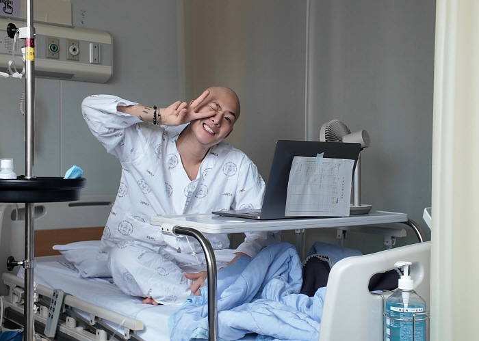 Sunmi's handsome dancer Cha Hyun-seung even got a haircut himself to diagnose leukemia...I don't drink or smoke. 
