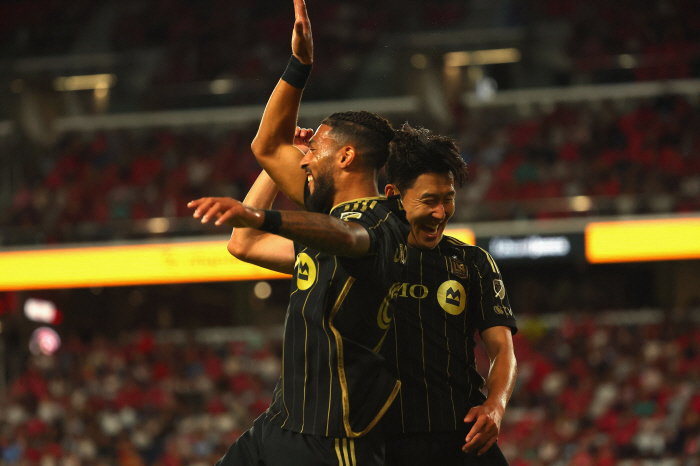 Brother, I'll follow you forever With Son Heung-min buffed and upgraded TOP striker's loyalty pledge, SON can do a lot