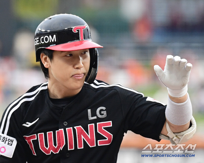 The candidate for second baseman Golden Glove disappears when he returns as the 108-run fourth hitter who disappeared. Yesterday, third baseman Koo Bon-hyuk played as second baseman today