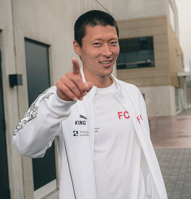 Cho Kyu-sung looks like he's returning to the national team. Fantastic bike kick! Three goals in the last four games have exploded, and Denmark's media praised players as valuable as gold