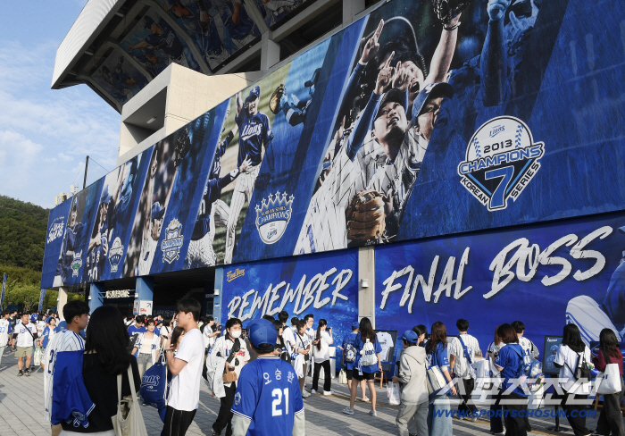 I'm not even the main character, so would I want to cry? Choi Hyung-woo, who made a reservation for the most senior player, is playing as a substitute for Oh Seung-hwan, who retired.