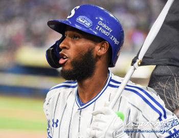It finally popped! Legend's retirement day, the first 50 home runs X 150 RBIs kiss...Diaz, who wrote a new history, is also a green light for MVP competition. 
