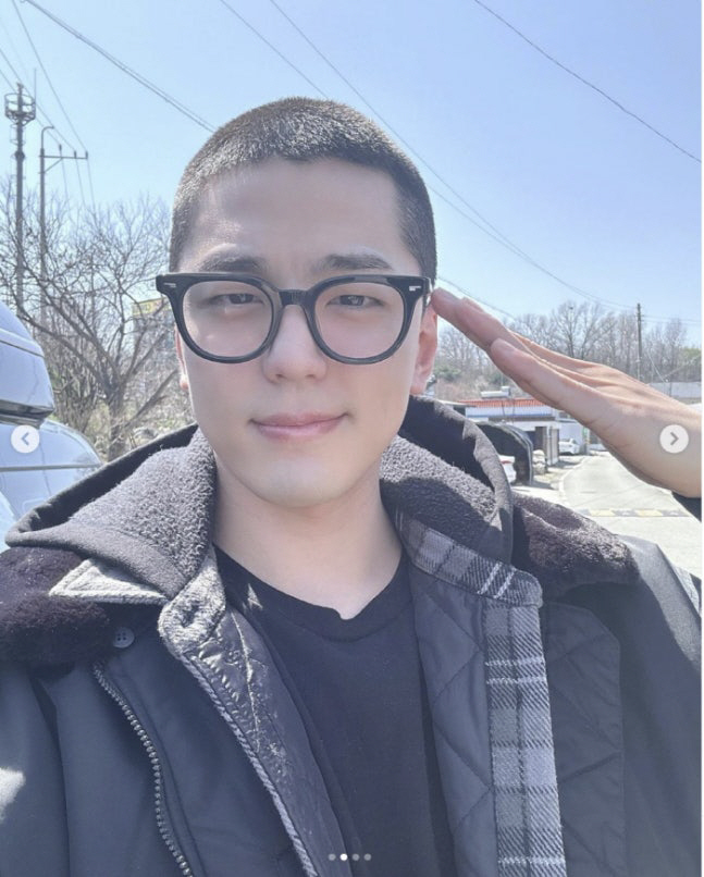 Kim Minkyu Completes Military Duty, Thanks Fans for Their Support