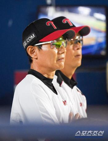 LG failed to win again today. 3 hits, 2 double plays, 0-6 loss to Doosan. All-out Colerbin Jack Log Doosan is the beauty of Yoo Jong. 