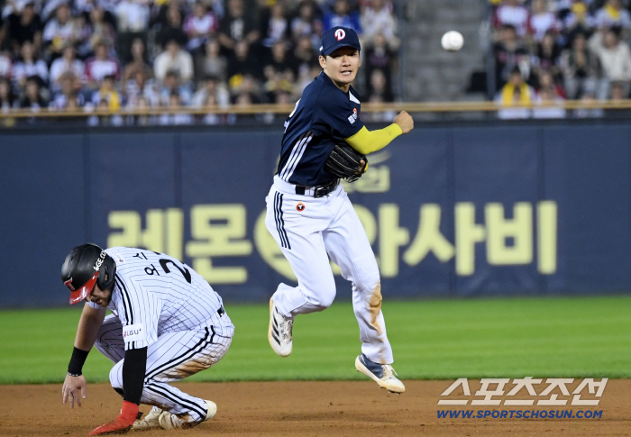 LG failed to win again today. 3 hits, 2 double plays, 0-6 loss to Doosan. All-out Colerbin Jack Log Doosan is the beauty of Yoo Jong.