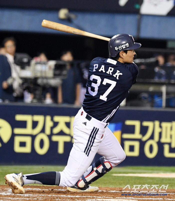 LG failed to win again today. 3 hits, 2 double plays, 0-6 loss to Doosan. All-out Colerbin Jack Log Doosan is the beauty of Yoo Jong.