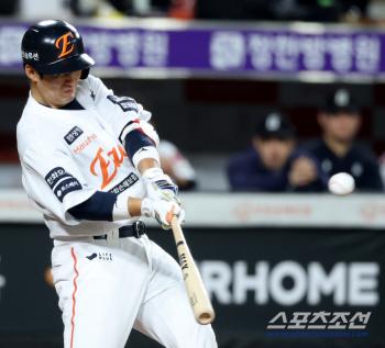  Choi Jaehoon, a double in the middle of the right!
