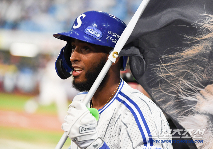  Diaz Flapping Flags, Held 50 Home Runs