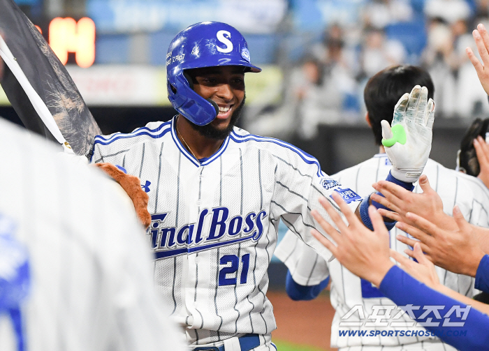 Diaz, the long-awaited 50th home run blast