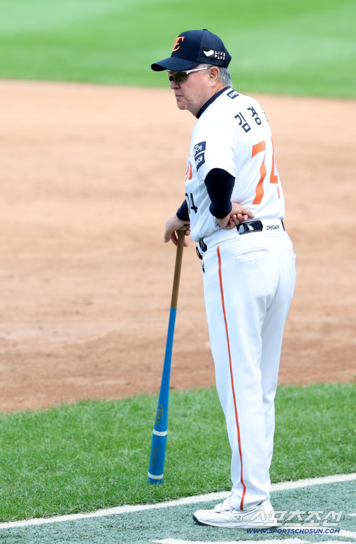  Director Kim Kyung-moon won the final home match