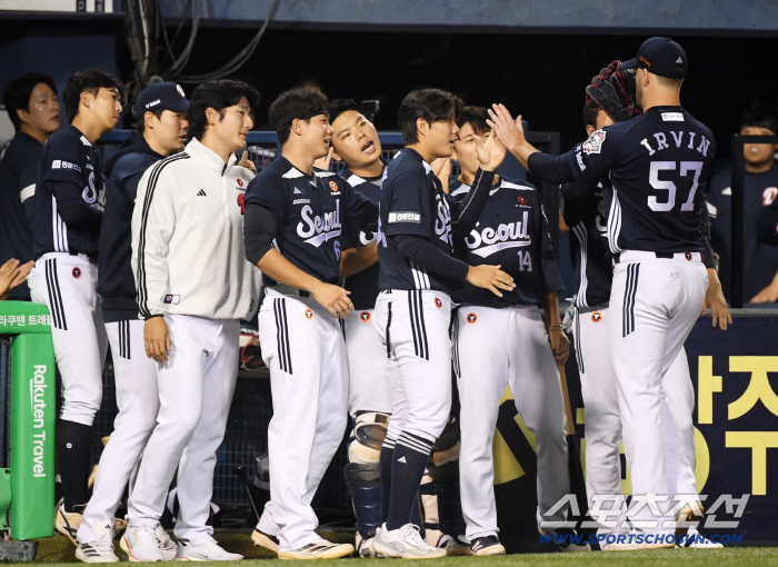  Doosan's colleagues who welcomed the hard-working starter Colerbin