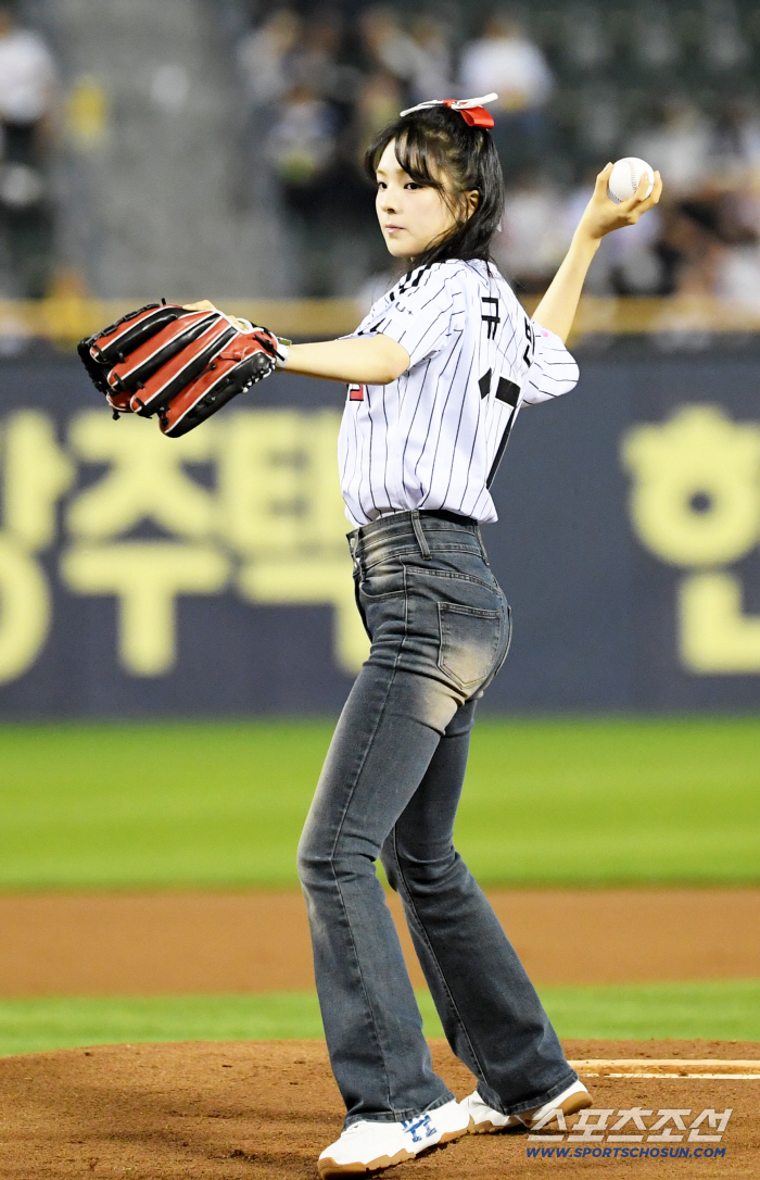  Kyubin's powerful first pitch