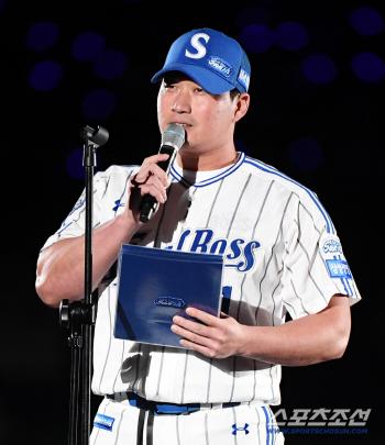  Oh Seung-hwan's expression of mixed feelings about his retirement