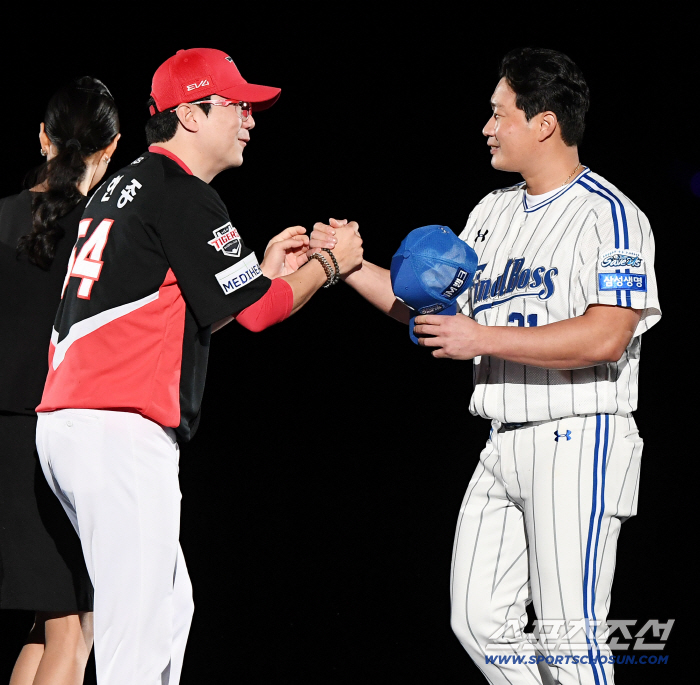  Oh Seung-hwan's retirement ceremony, congratulations to Yang Hyeon-jong, president of the Korea Federation