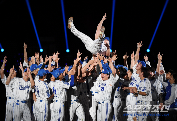  Oh Seung-hwan's retirement ceremony, the finale with rinsing