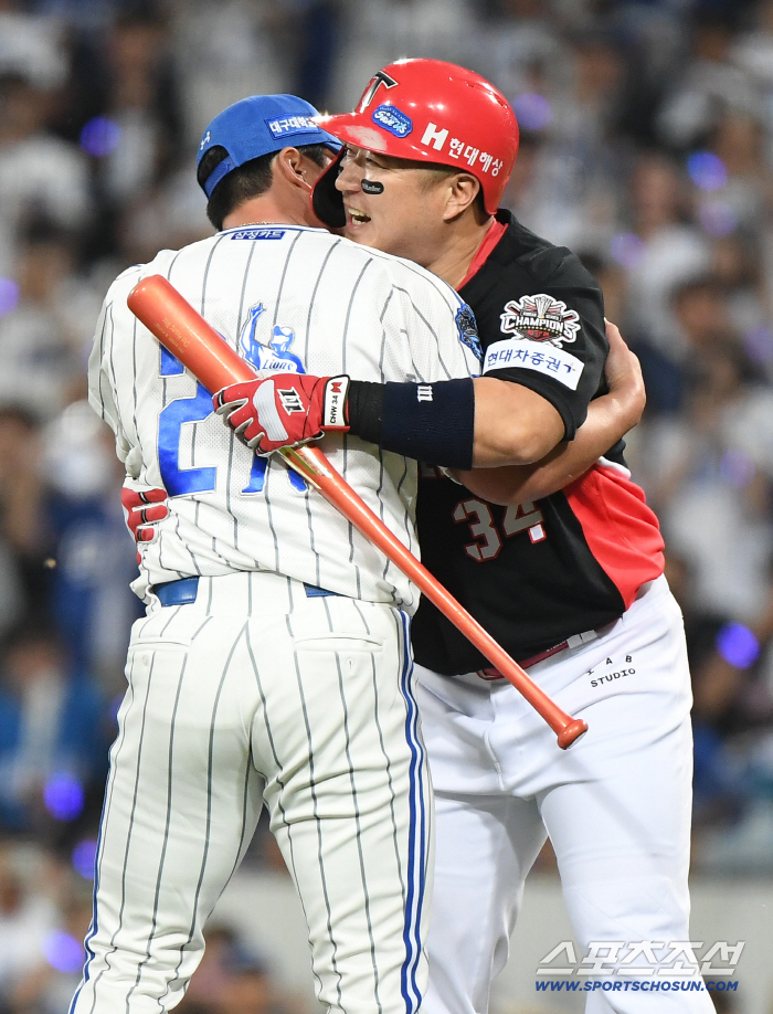  Oh Seung-hwan's turn, Choi Hyung-woo, who came out as a pinch hitter, is cool