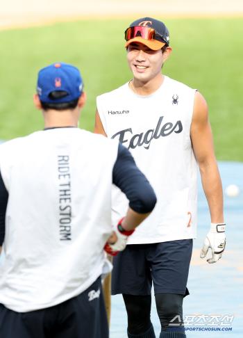  Smiling Shim Woojun. He's in good condition