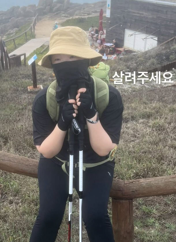 'Please save me'...Akmu Soohyun Lee, the moment he smiled broadly after his pilgrimage 