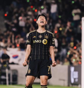 SON goes out and does better. This is different from Frank's Tottenham, POSTECH days...You'll be able to win the trophy soon