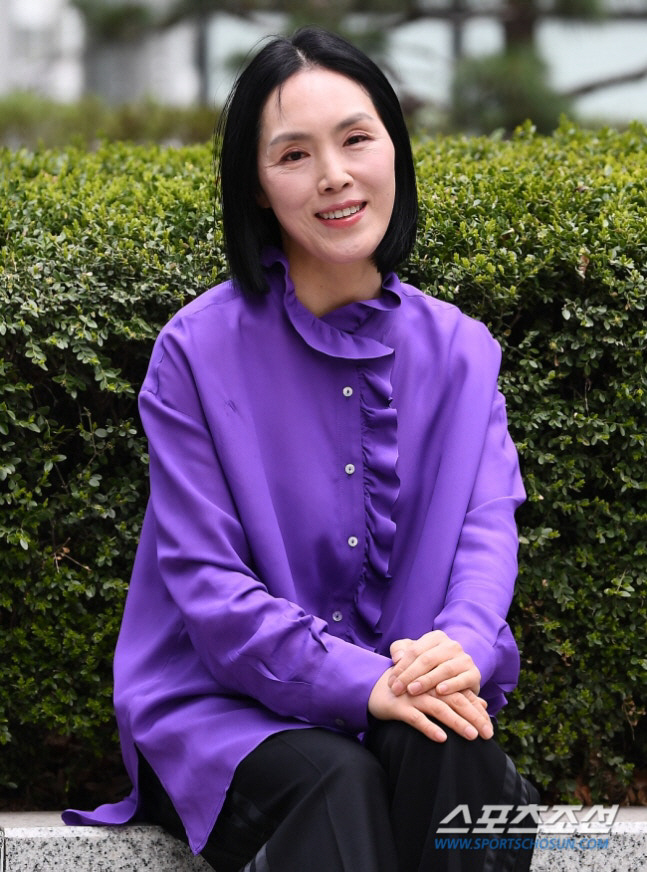 Song Hye-kyo's mom from The Glory. Park Jia, make sure to watch the 1st anniversary broadcast a dour goodbye