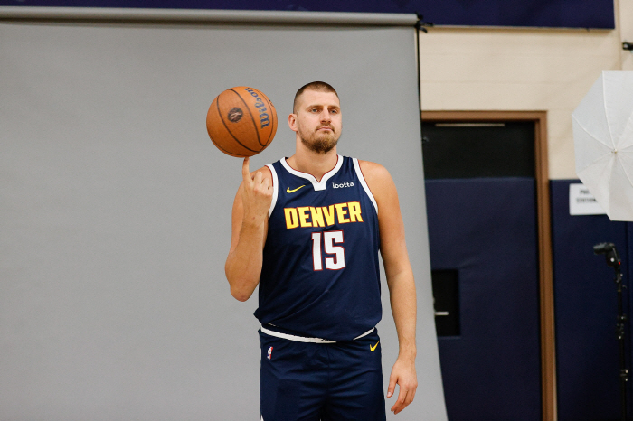 Stay in Denver forever! It's like Nikola Jokic.  Media Jokic Denver Remain. an extension contract next summer