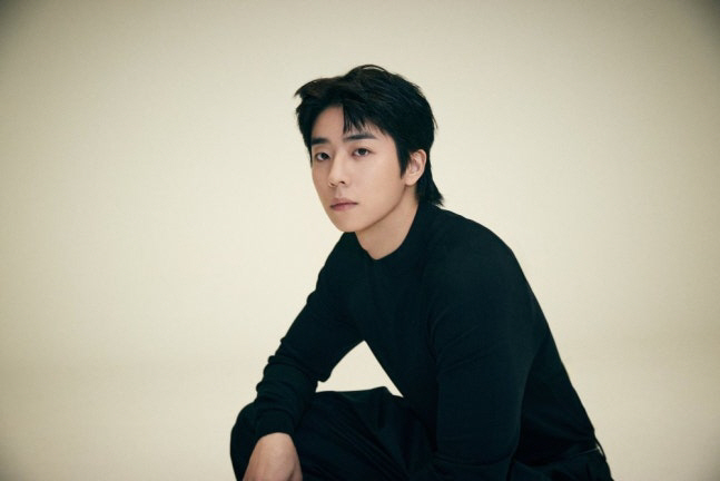 Take off your boyishness and be mature...'Romance Master' Chae Jong-hyeop Reveals New Profile 