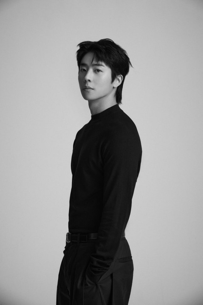 Take off your boyishness and be mature...'Romance Master' Chae Jong-hyeop Reveals New Profile 