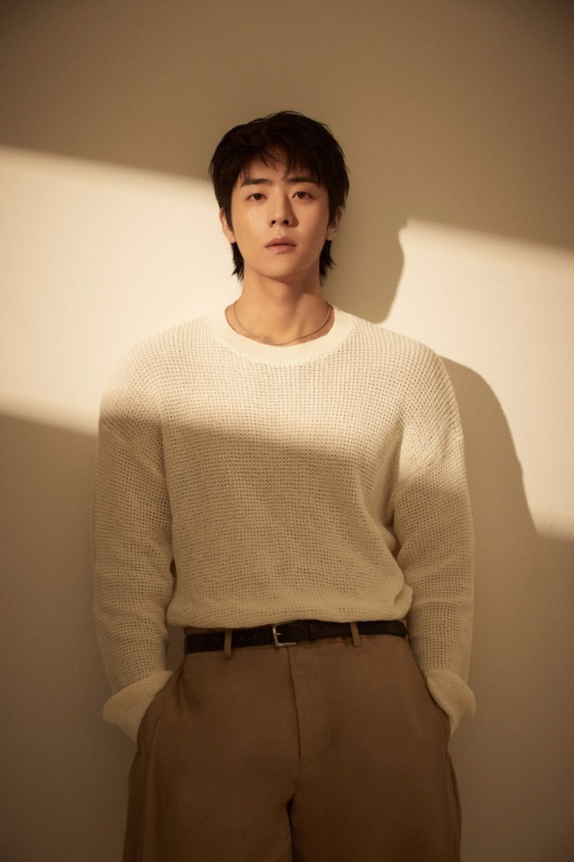 Take off your boyishness and be mature...'Romance Master' Chae Jong-hyeop Reveals New Profile 