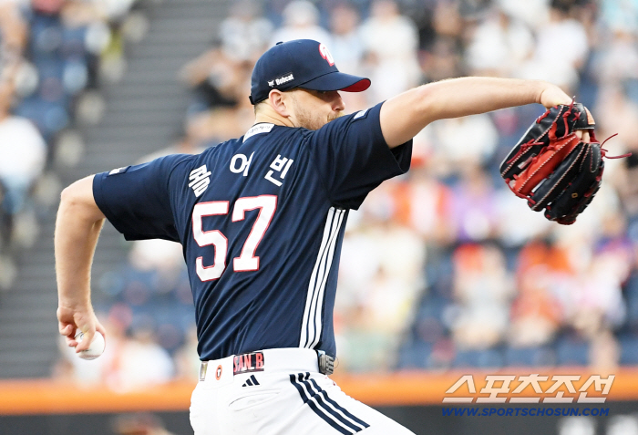 Winning pitcher  domestic multiple wins  regulation innings. Should I catch three rabbits in the final round of LG's hit product Jamsil Rival? 