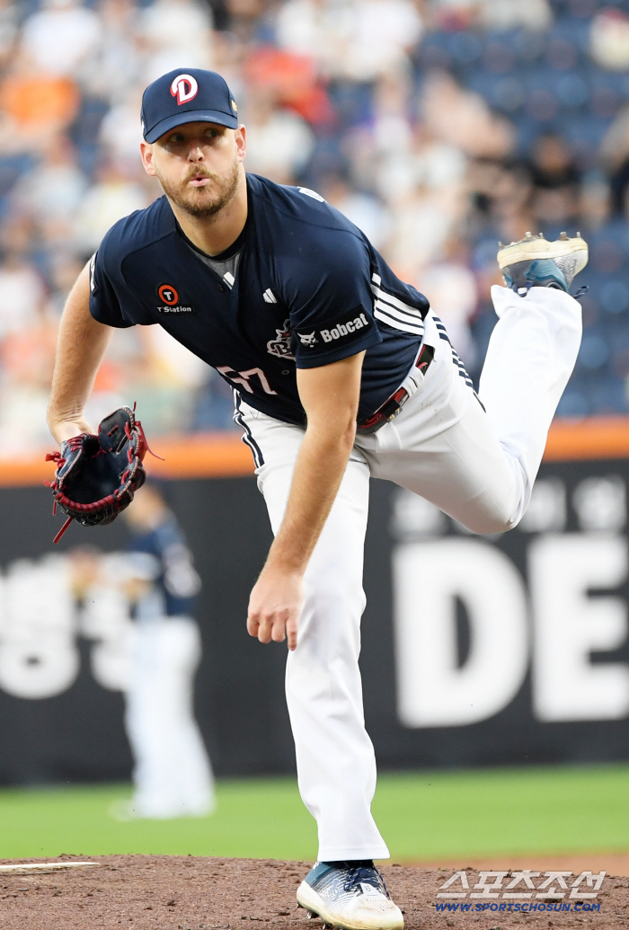 Winning pitcher  domestic multiple wins  regulation innings. Should I catch three rabbits in the final round of LG's hit product Jamsil Rival? 