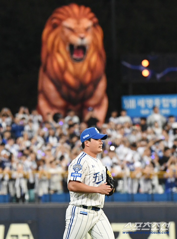 Choi Hyung-woo's constitutional strikeout, Yang Hyun-jong, who kept his retirement ceremony until the end, said, 'You lived well, leader of the end.' 