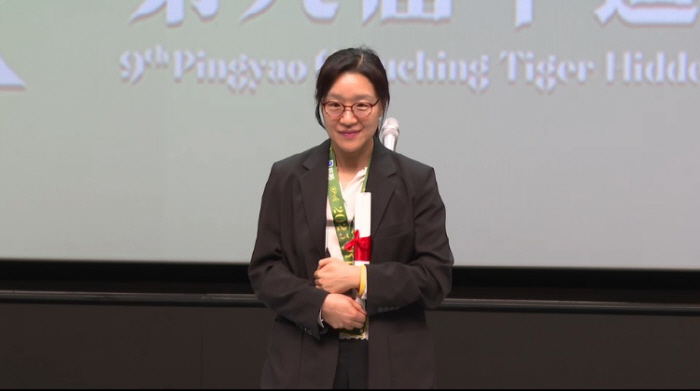Director Yoon Ga-eun got a job again..The judge's award at the Pingyao Film Festival