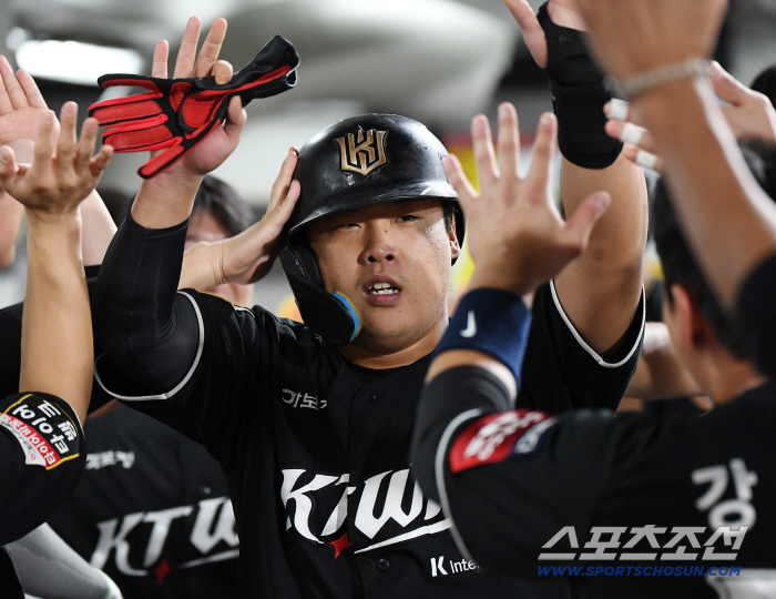 Elbow surgery, first full season of return, 10 wins of fighting spirit, Hyung-joon saved KT, going all the way to the end of the 5th place war