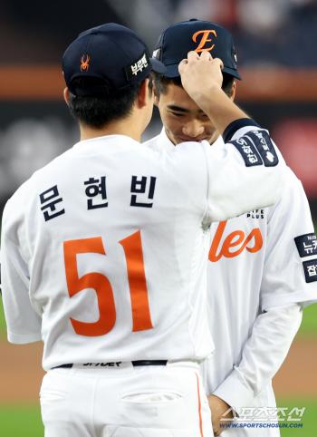 He's handsome and good at baseball Can we expect Moon Hyun-bin, who put his hat on Rookie's shy confession, and an outfield duo who look like him?