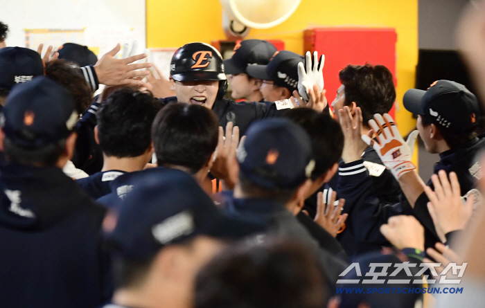 I can't give up on the 1st place! I can't even give up on Ponce's victory!3 consecutive anti-strikes, Lee Jin-young explodes into a two-run shot