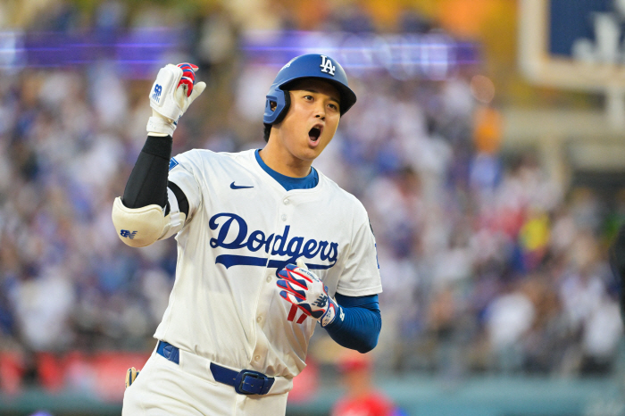 I'm not from Otani. A home run like this at this moment in this game? LAD Ohtani blasted a leadoff home run in the first inning of Game 1 of the NLWC. Dodgers lead 50