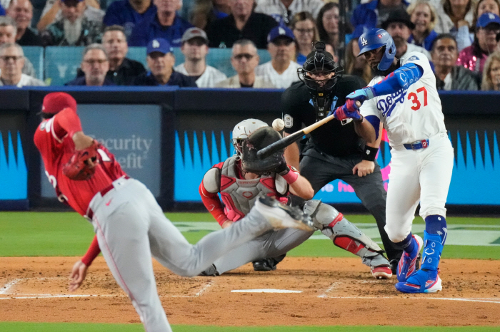 I'm not from Otani. A home run like this at this moment in this game? LAD Ohtani blasted a leadoff home run in the first inning of Game 1 of the NLWC. Dodgers lead 50