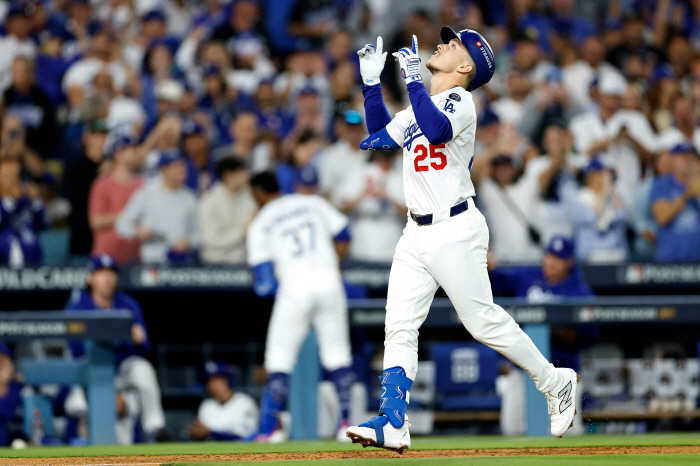 I'm not from Otani. A home run like this at this moment in this game? LAD Ohtani blasted a leadoff home run in the first inning of Game 1 of the NLWC. Dodgers lead 50