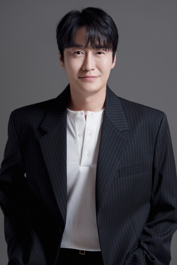 Oh Eui Sik Reflects on Working with Younger Co-Star Lee Chae-min