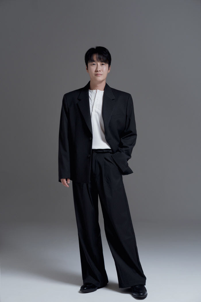 Oh Eui Sik Reflects on Working with Younger Co-Star Lee Chae-min