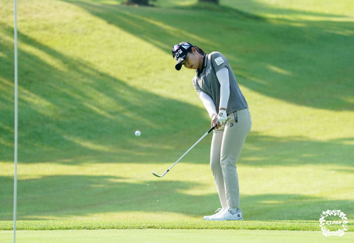 It was 3 years ago, so I remember... Lee Ga-young's path to victory (Dongbu Construction, Korea Land Trust Championship) is the lone lead in 1R of the competition, which was the first win in his life