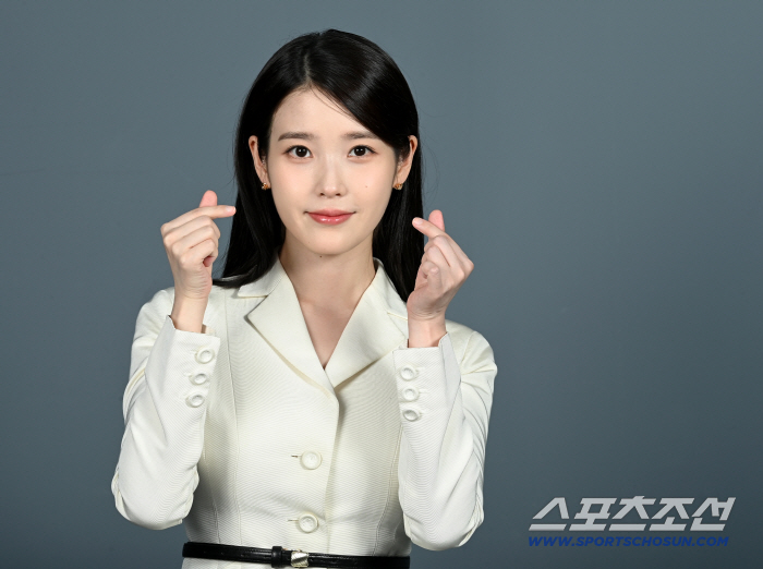 IU Praised Again for Kindness and Acting Skills by Veteran Actress Kim Yong-rim