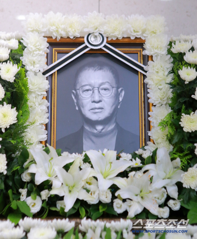 Jin Mi-ryeong's First Update After the Death of Jeon Yu-sung, Her Real Marriage Ex-husband...a bright smile with acquaintances