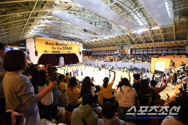 KB Insurance, which cannot use its home stadium, will play at Kyungmin University again this season 